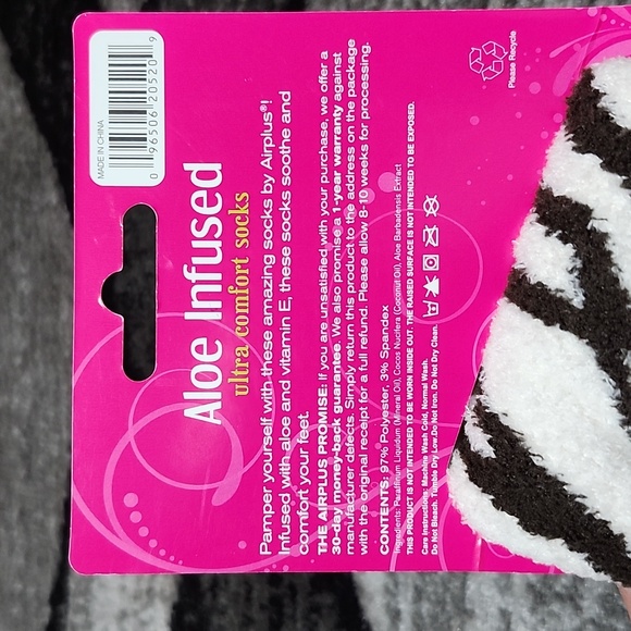 AIRPLUS 2- ZEBRA PRINT ALOE INFUSED MOISTURIZING CREW SOCKS - Picture 6 of 12
